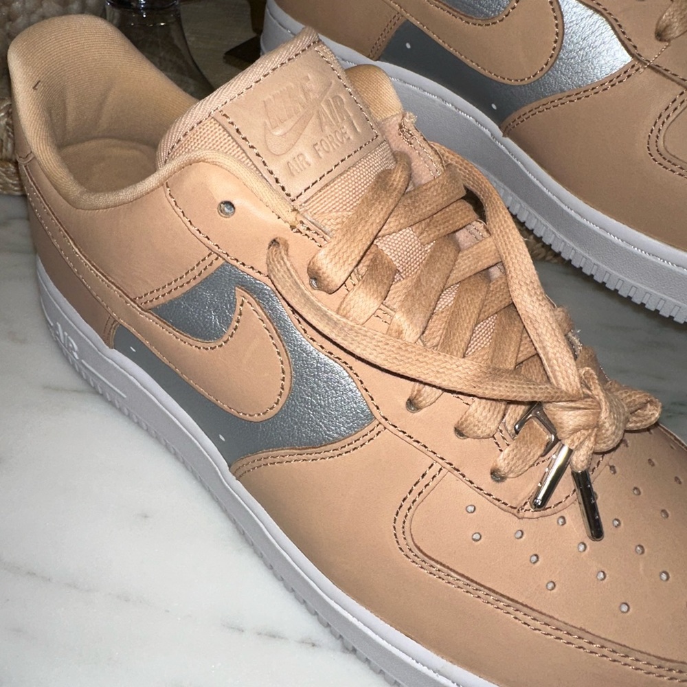 Nike Air Force 1 ‘07 SE PRM Beige w/Metallic Silver Size 10 Women’s - Picture 3 of 7